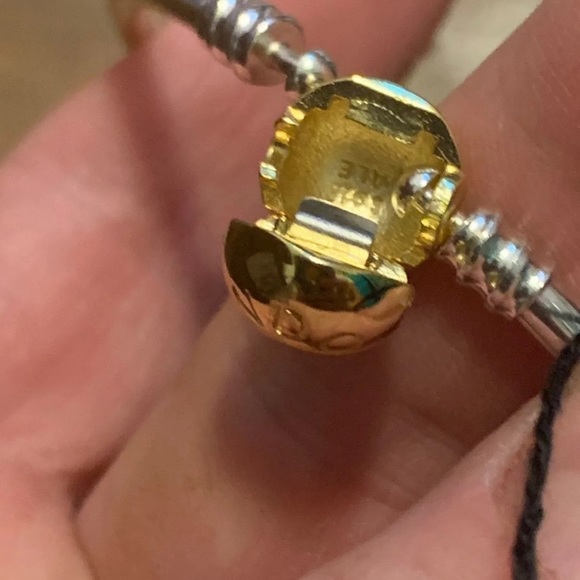 Pandora Moments Gold clasp Bracelet 6.7" - Picture 6 of 11